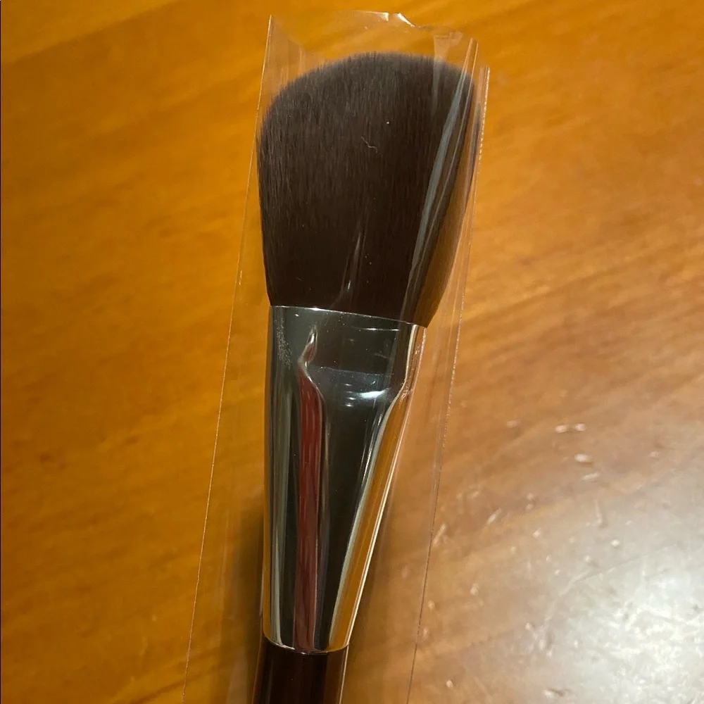 BECCA Angled Highlighting Brush
